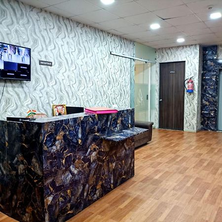 Hotel Gokul Solitaire, Surat Bhatha Exterior photo