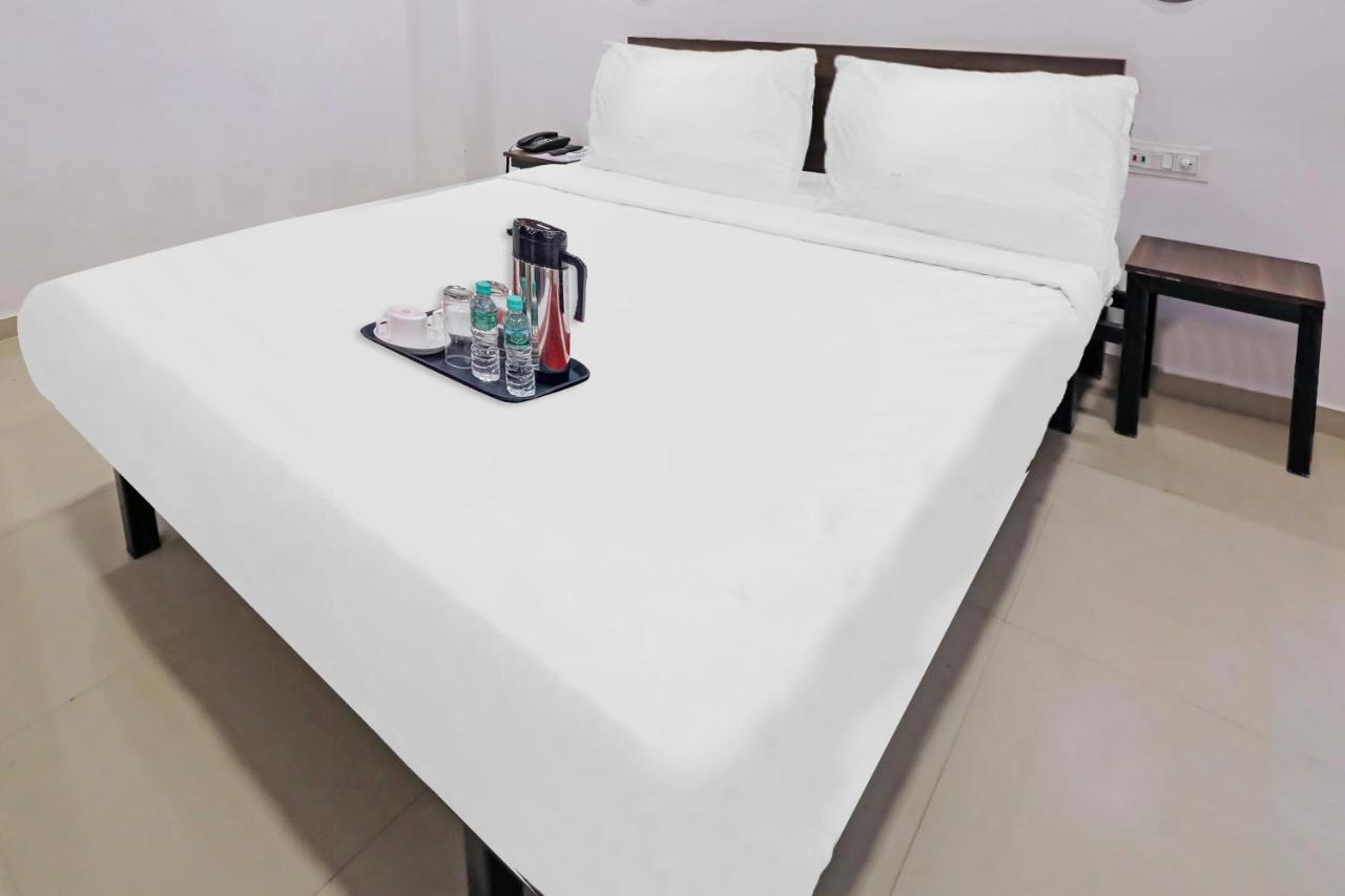 Hotel Gokul Solitaire, Surat Bhatha Exterior photo