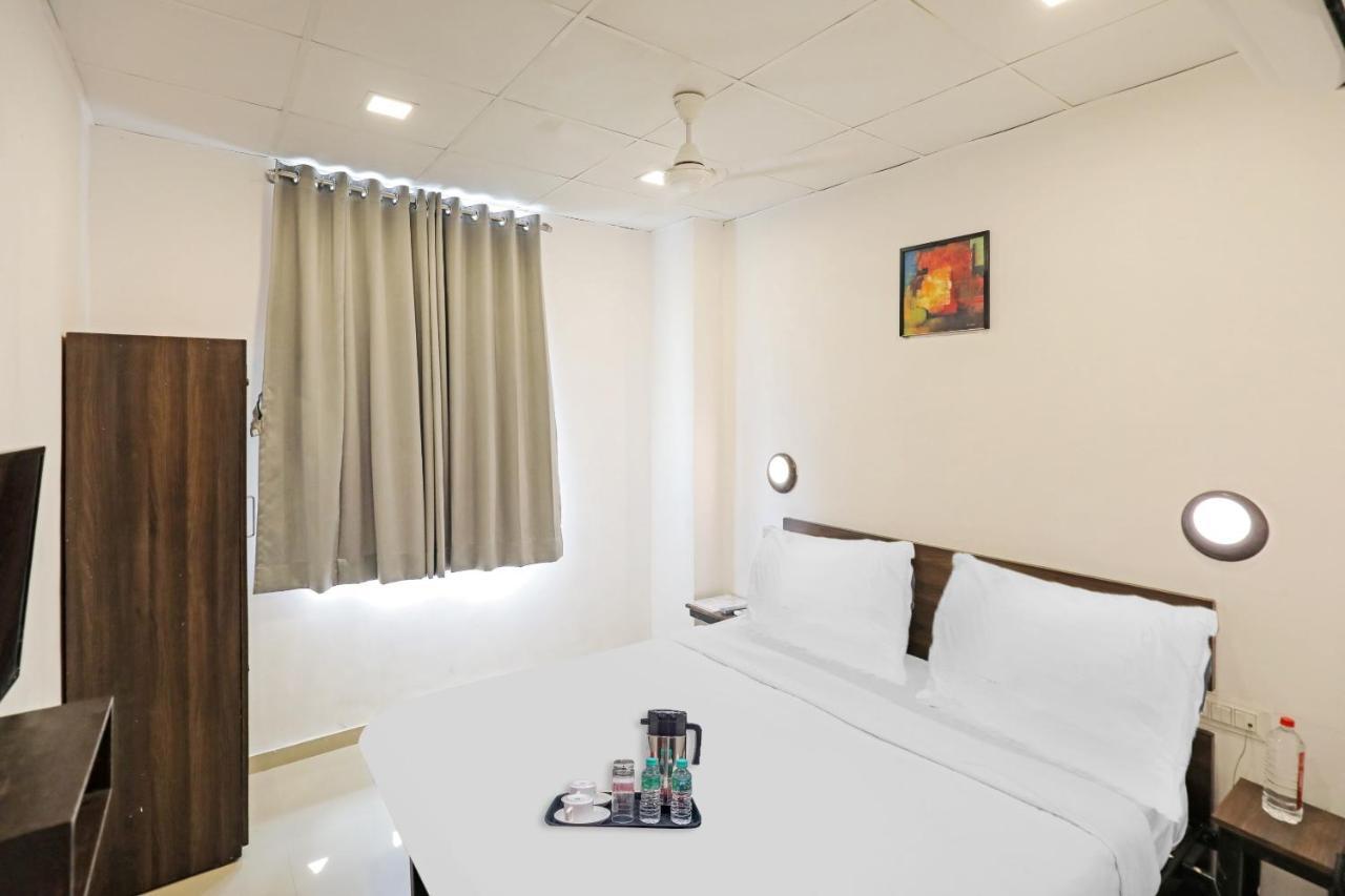 Hotel Gokul Solitaire, Surat Bhatha Exterior photo