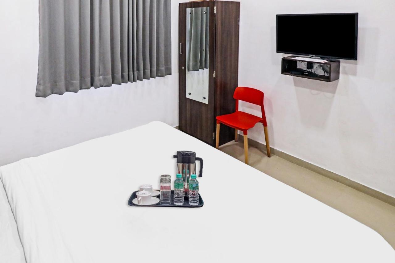 Hotel Gokul Solitaire, Surat Bhatha Exterior photo