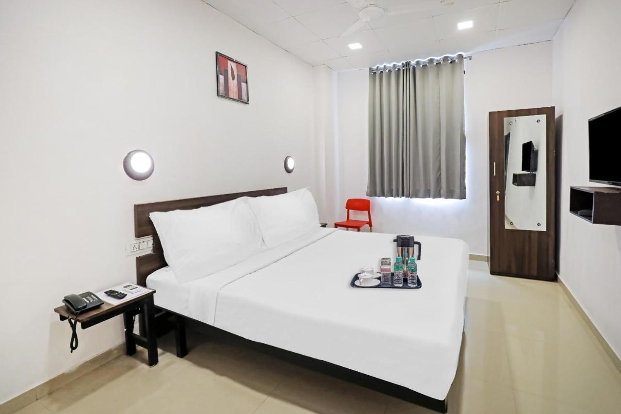 Hotel Gokul Solitaire, Surat Bhatha Exterior photo