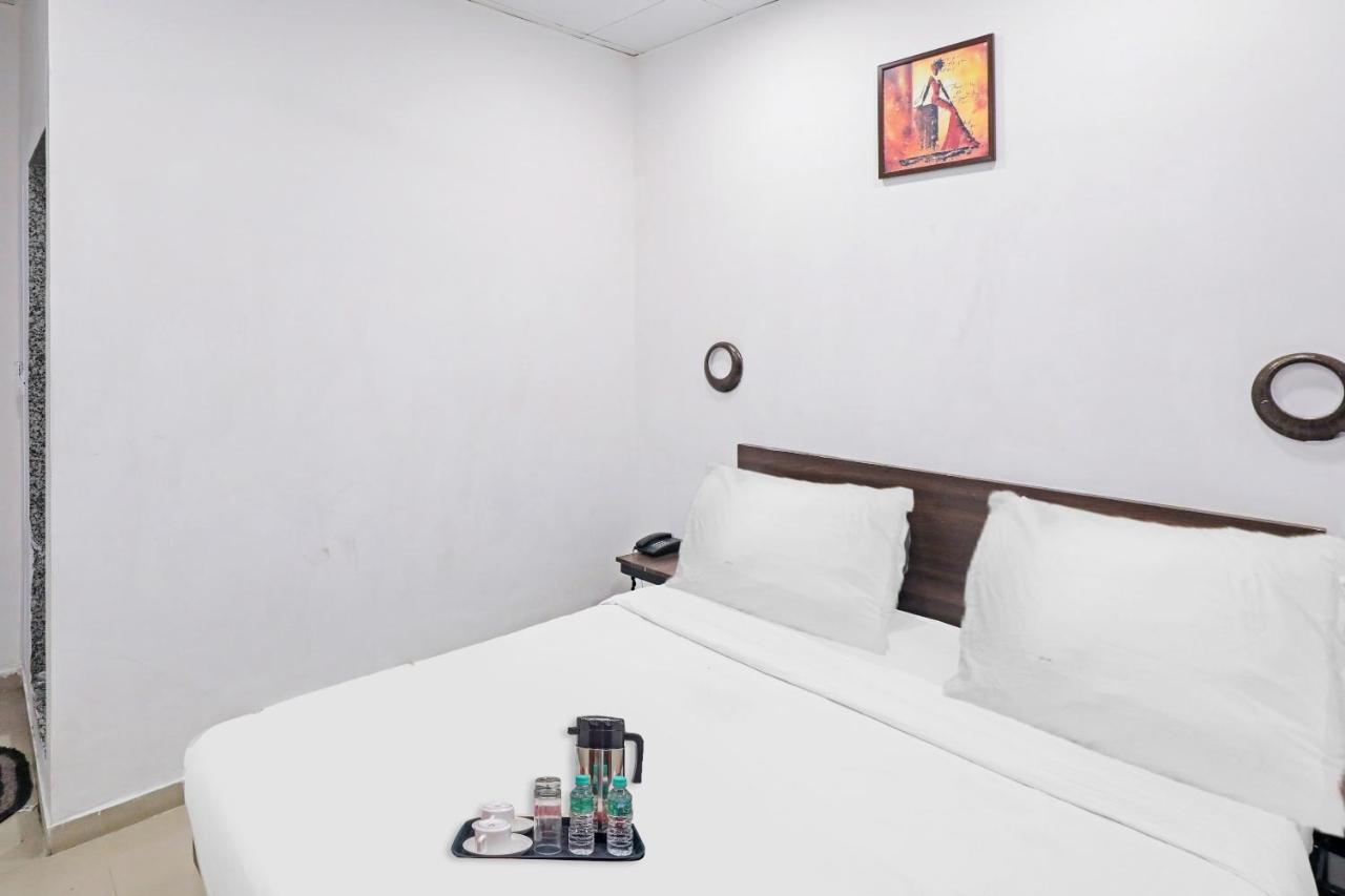 Hotel Gokul Solitaire, Surat Bhatha Exterior photo