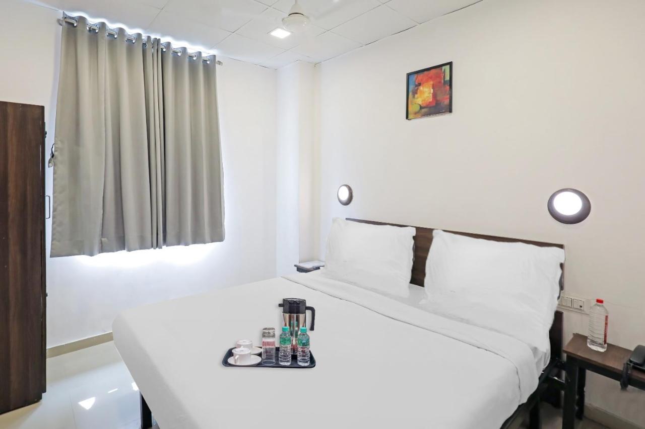Hotel Gokul Solitaire, Surat Bhatha Exterior photo