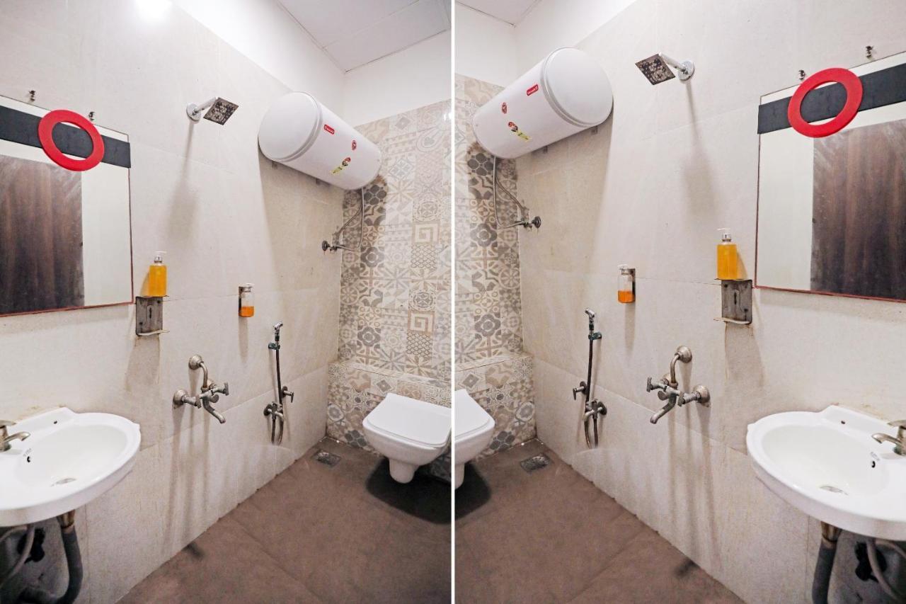Hotel Gokul Solitaire, Surat Bhatha Exterior photo