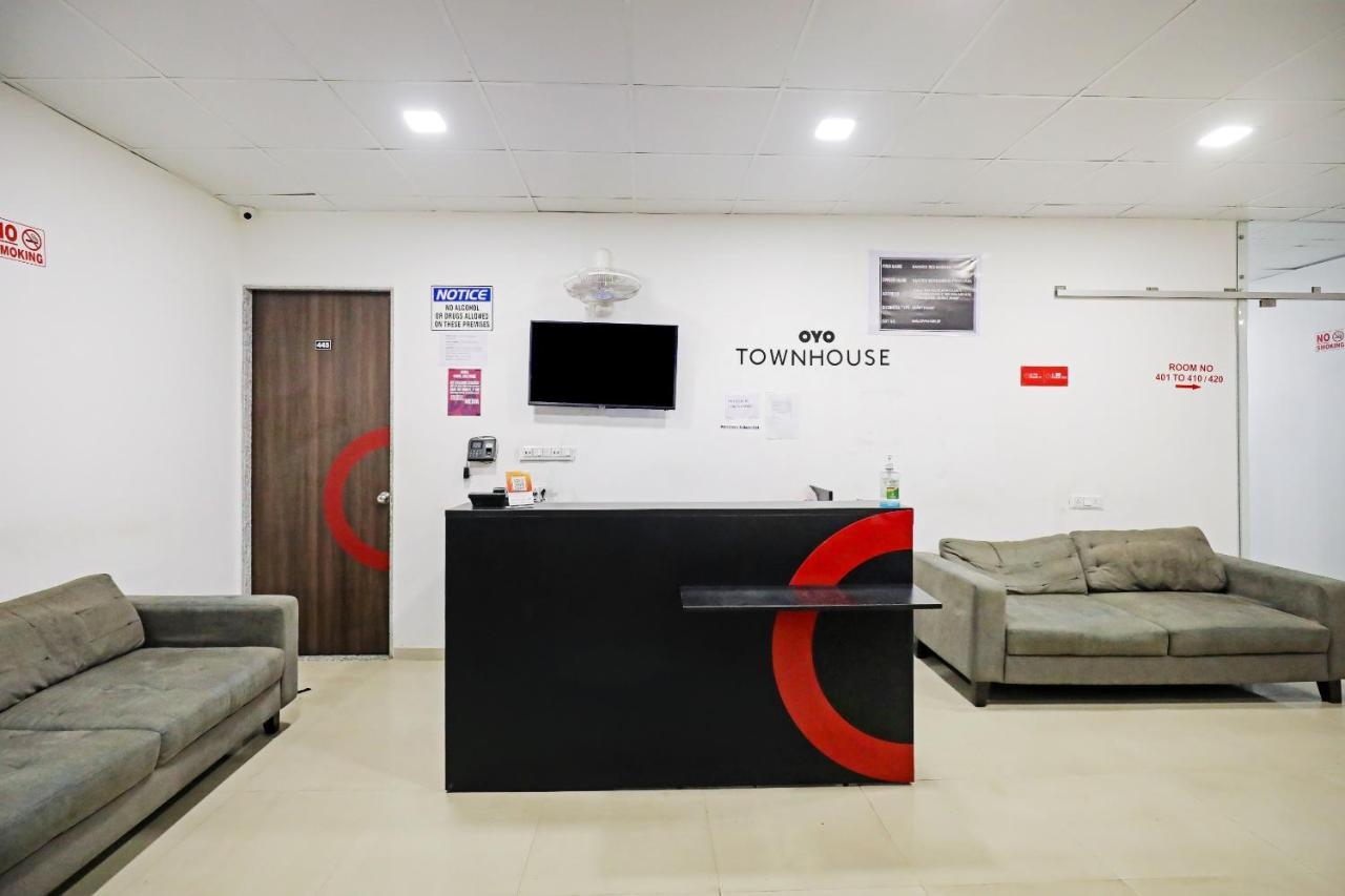 Hotel Gokul Solitaire, Surat Bhatha Exterior photo