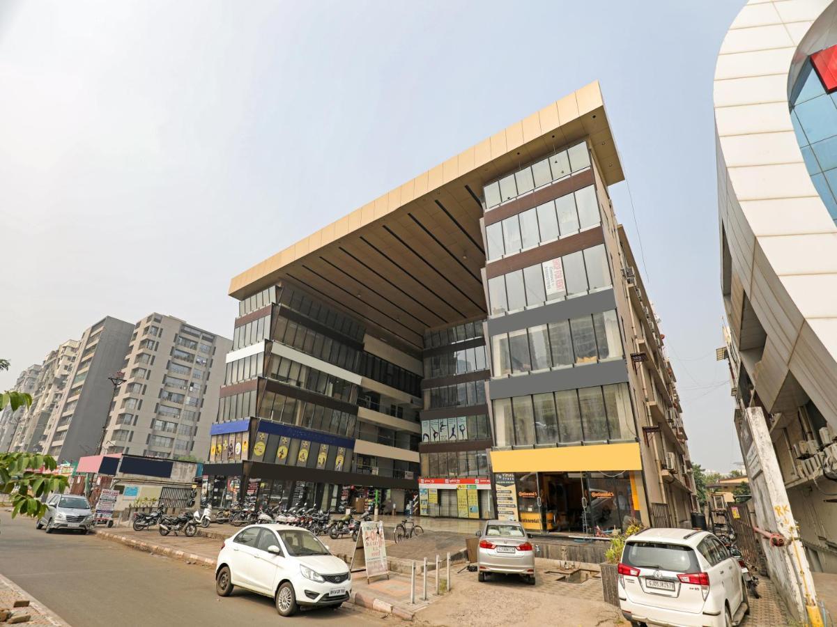 Hotel Gokul Solitaire, Surat Bhatha Exterior photo