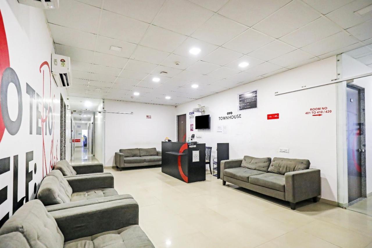 Hotel Gokul Solitaire, Surat Bhatha Exterior photo