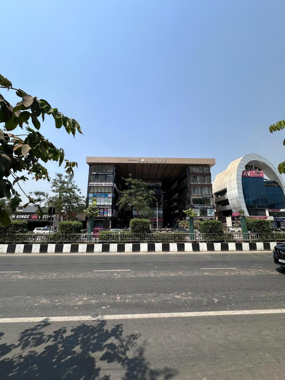 Hotel Gokul Solitaire, Surat Bhatha Exterior photo