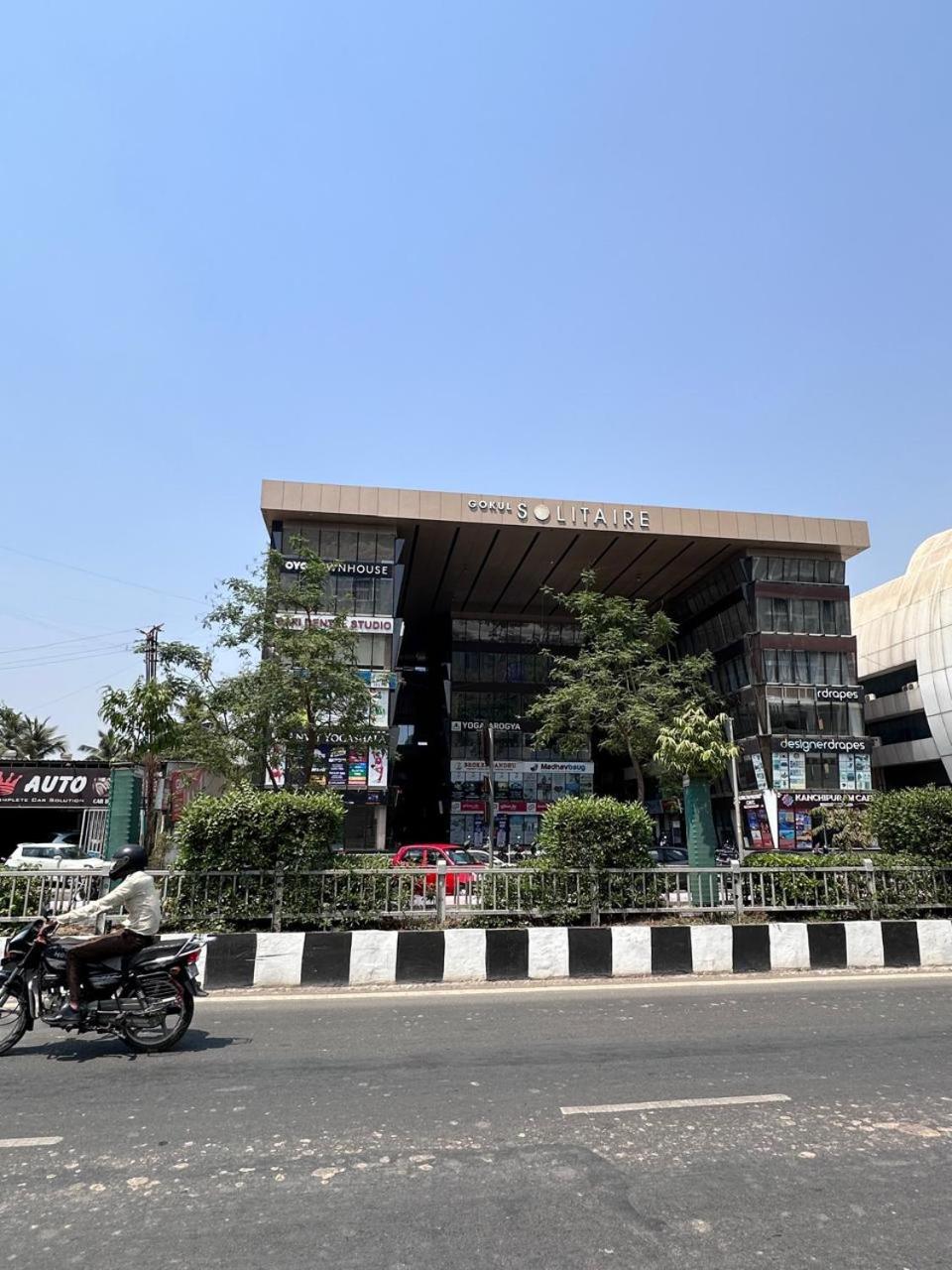 Hotel Gokul Solitaire, Surat Bhatha Exterior photo